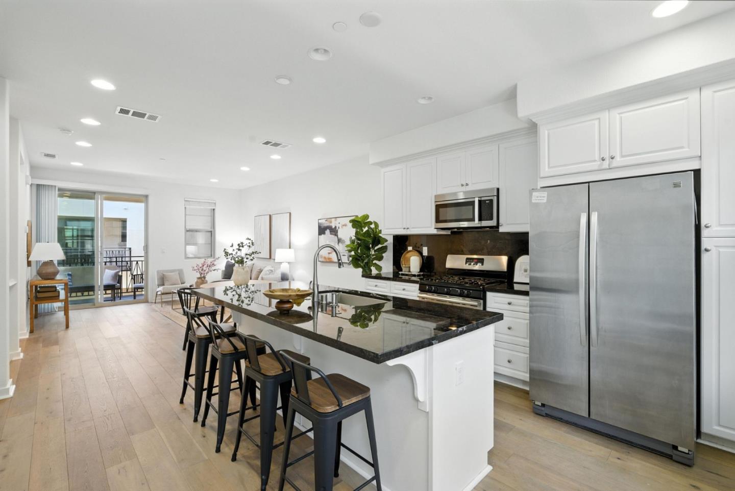 Detail Gallery Image 14 of 61 For 978 Cassia Pl, San Jose,  CA 95131 - 3 Beds | 3/1 Baths