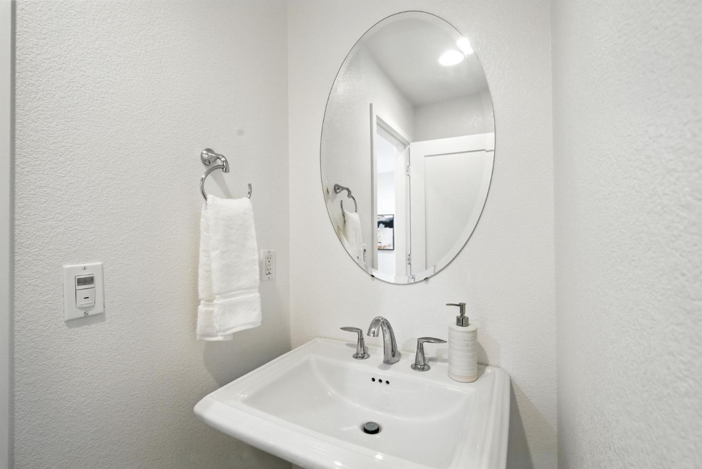 Detail Gallery Image 17 of 61 For 978 Cassia Pl, San Jose,  CA 95131 - 3 Beds | 3/1 Baths