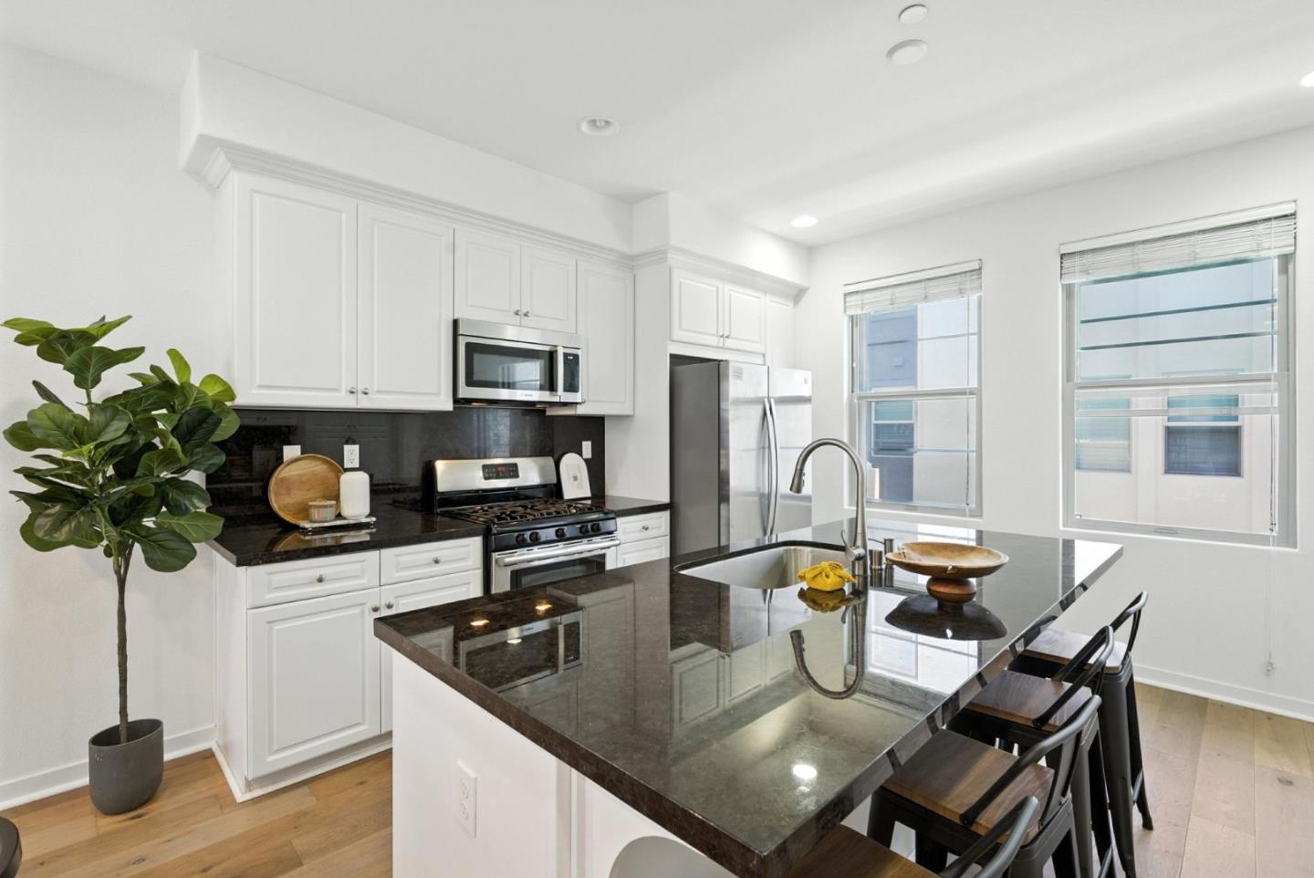 Detail Gallery Image 8 of 61 For 978 Cassia Pl, San Jose,  CA 95131 - 3 Beds | 3/1 Baths