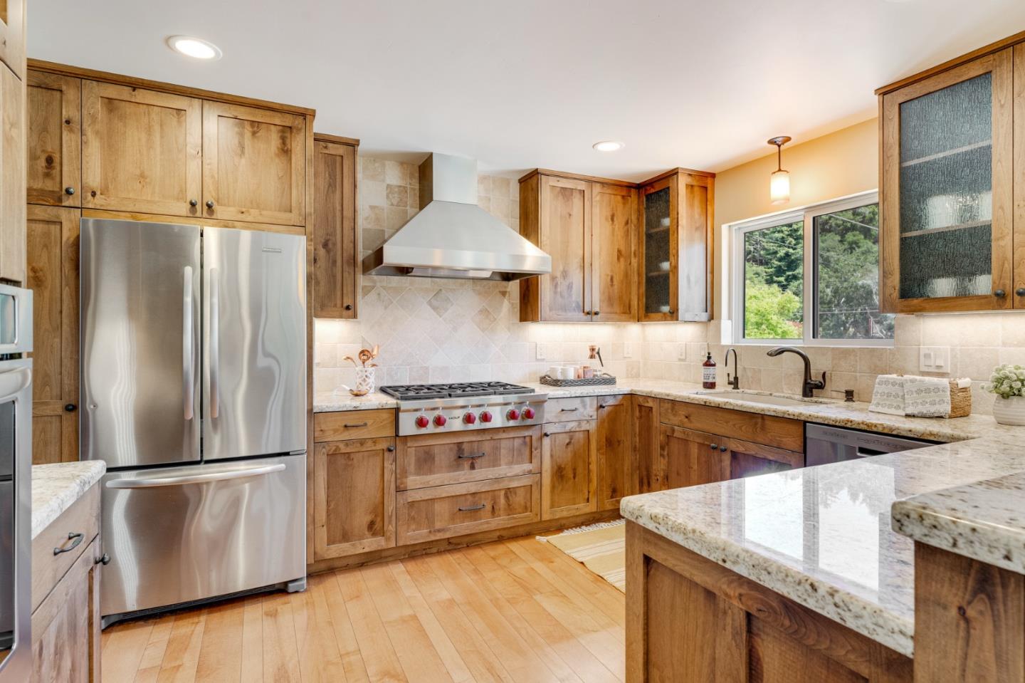 Detail Gallery Image 10 of 53 For 2071 Huntington Dr, Aptos,  CA 95003 - 3 Beds | 2 Baths