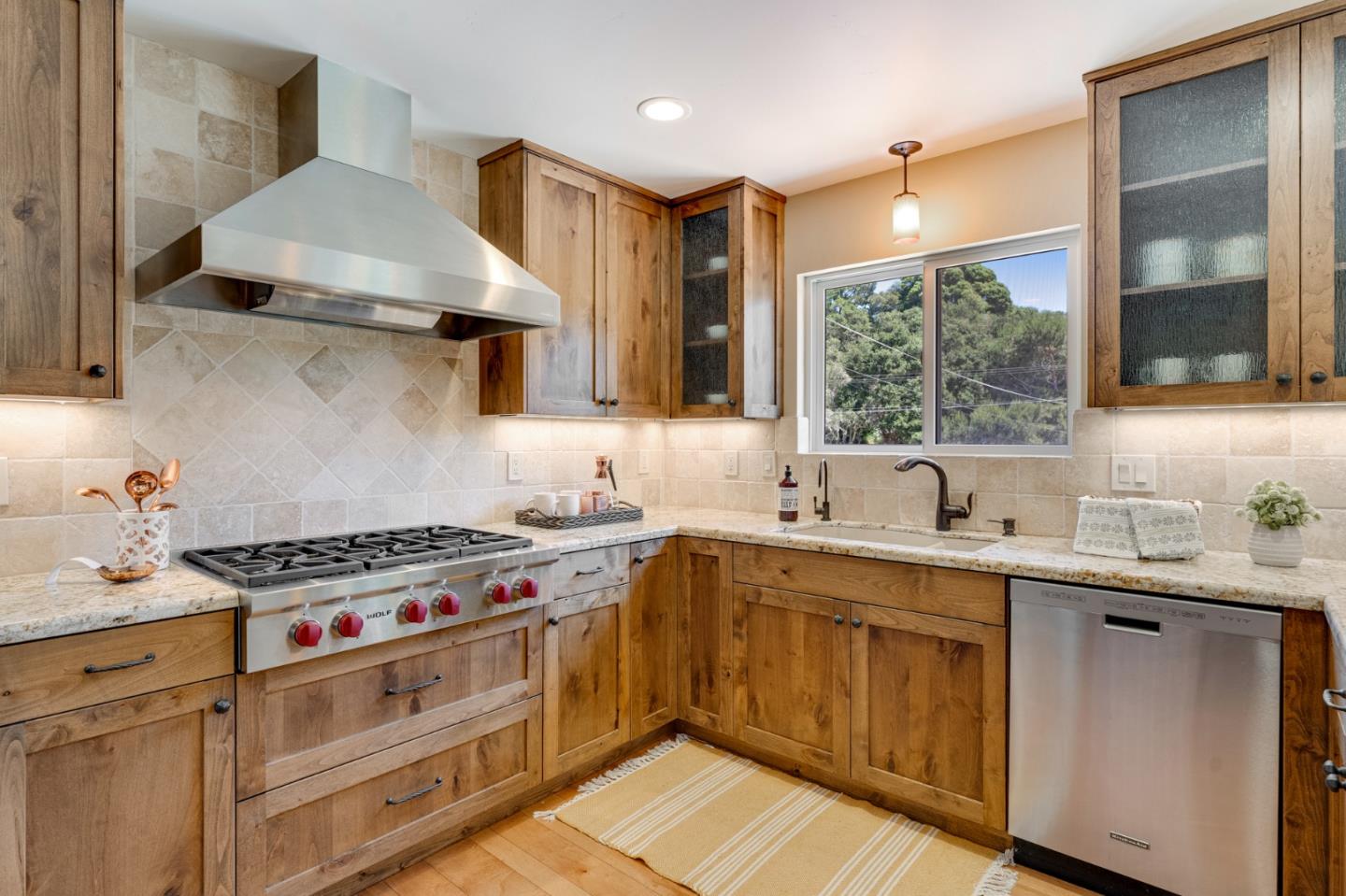 Detail Gallery Image 11 of 53 For 2071 Huntington Dr, Aptos,  CA 95003 - 3 Beds | 2 Baths