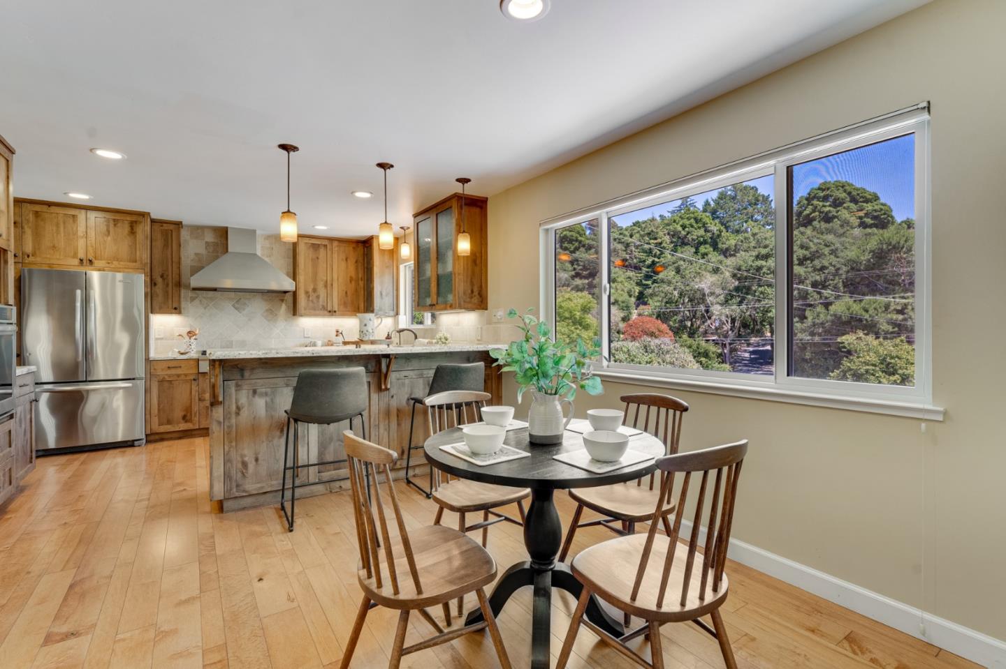 Detail Gallery Image 8 of 53 For 2071 Huntington Dr, Aptos,  CA 95003 - 3 Beds | 2 Baths