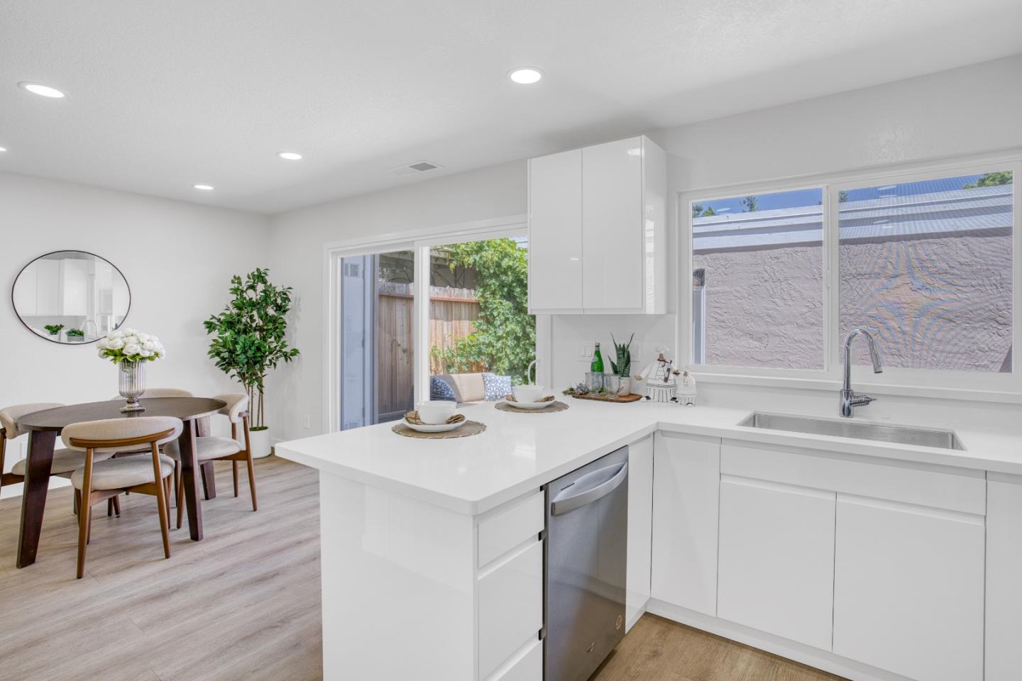 Detail Gallery Image 14 of 65 For 3016 Ironside Ct, San Jose,  CA 95132 - 4 Beds | 2/1 Baths