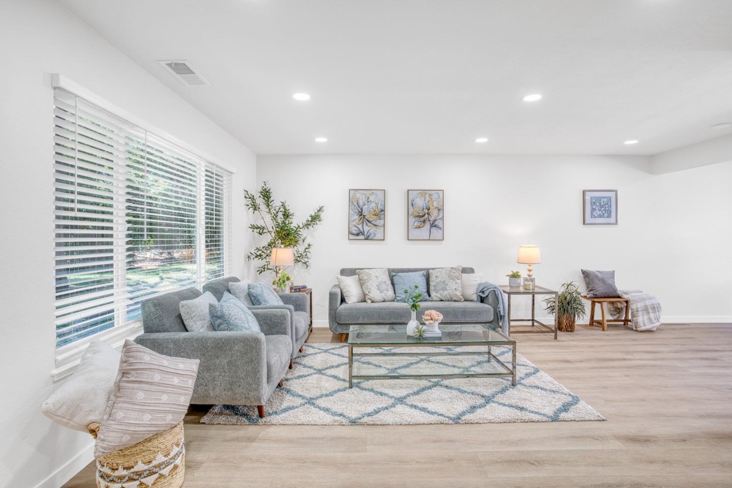 Detail Gallery Image 2 of 65 For 3016 Ironside Ct, San Jose,  CA 95132 - 4 Beds | 2/1 Baths