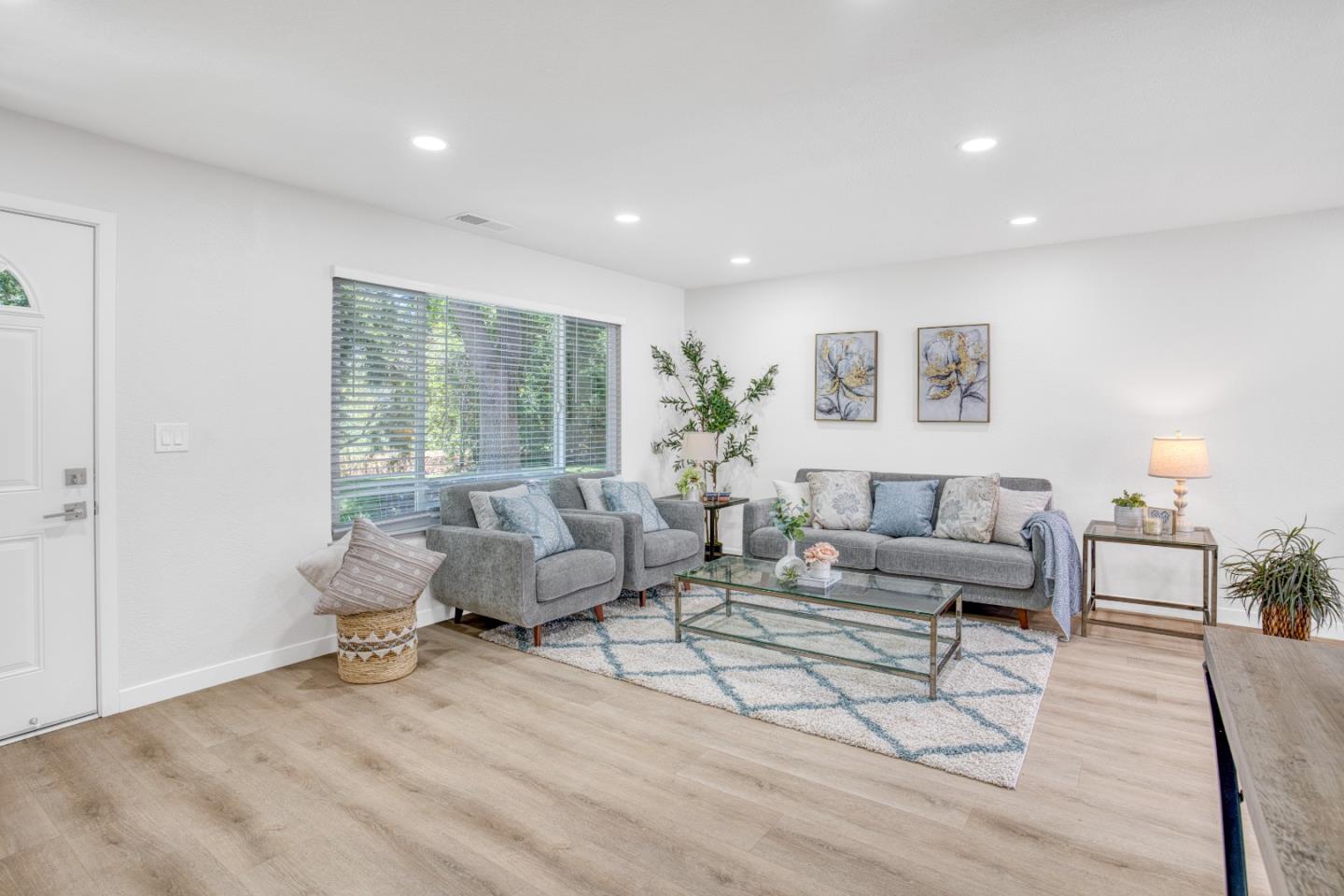 Detail Gallery Image 4 of 65 For 3016 Ironside Ct, San Jose,  CA 95132 - 4 Beds | 2/1 Baths