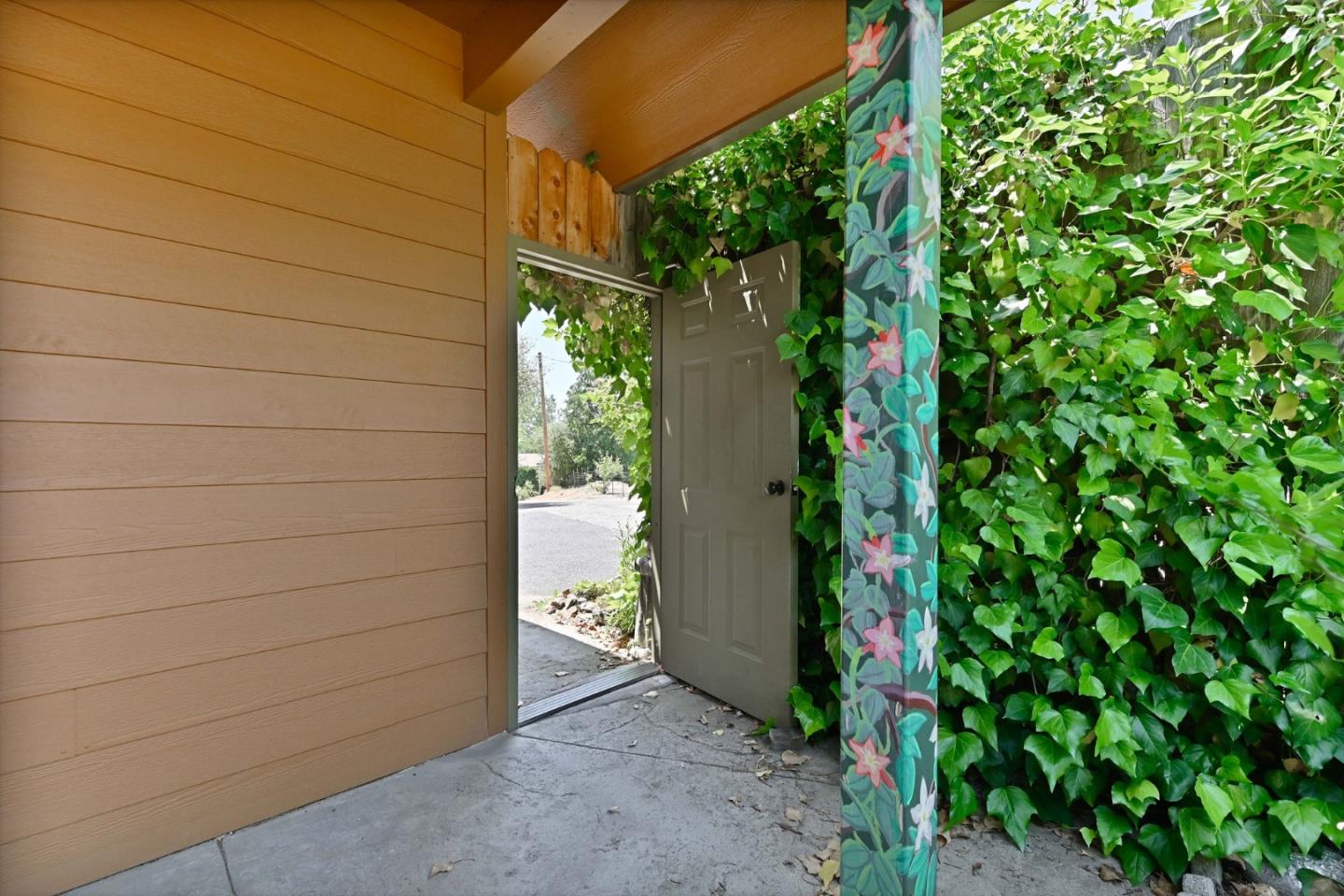 Detail Gallery Image 3 of 78 For 18757 Sunrise Way, Tuolumne,  CA 95379 - 5 Beds | 4 Baths