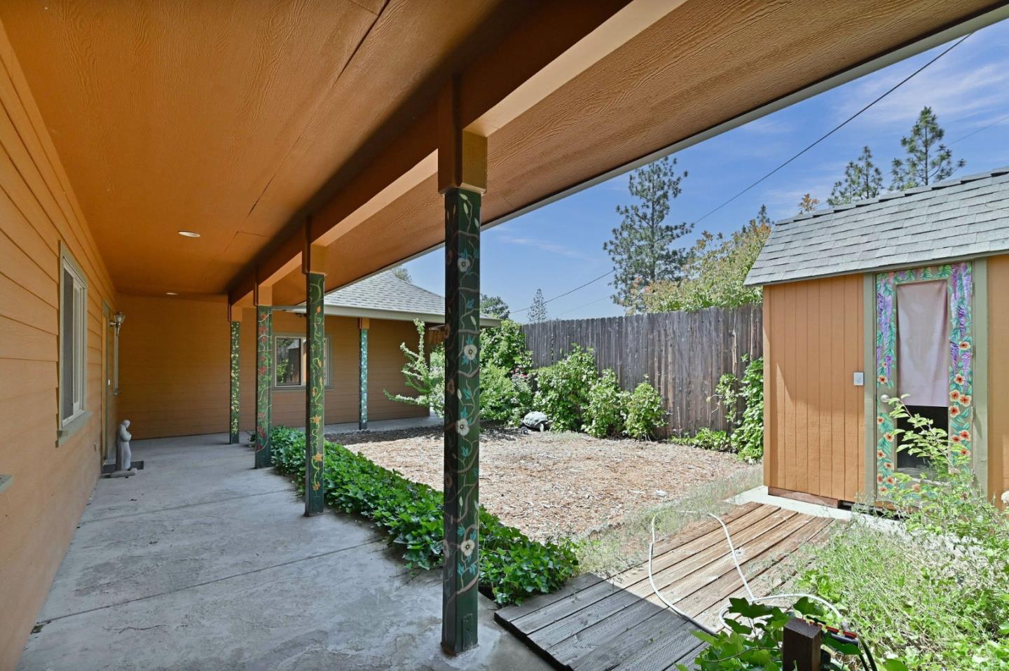 Detail Gallery Image 5 of 78 For 18757 Sunrise Way, Tuolumne,  CA 95379 - 5 Beds | 4 Baths