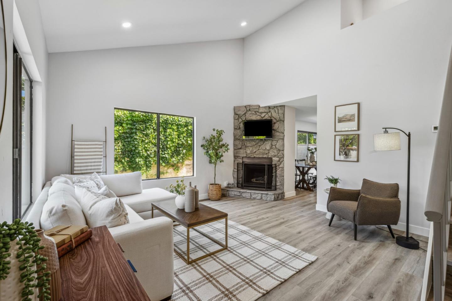 Detail Gallery Image 4 of 42 For 8448 Delta Dr, Gilroy,  CA 95020 - 2 Beds | 1/1 Baths