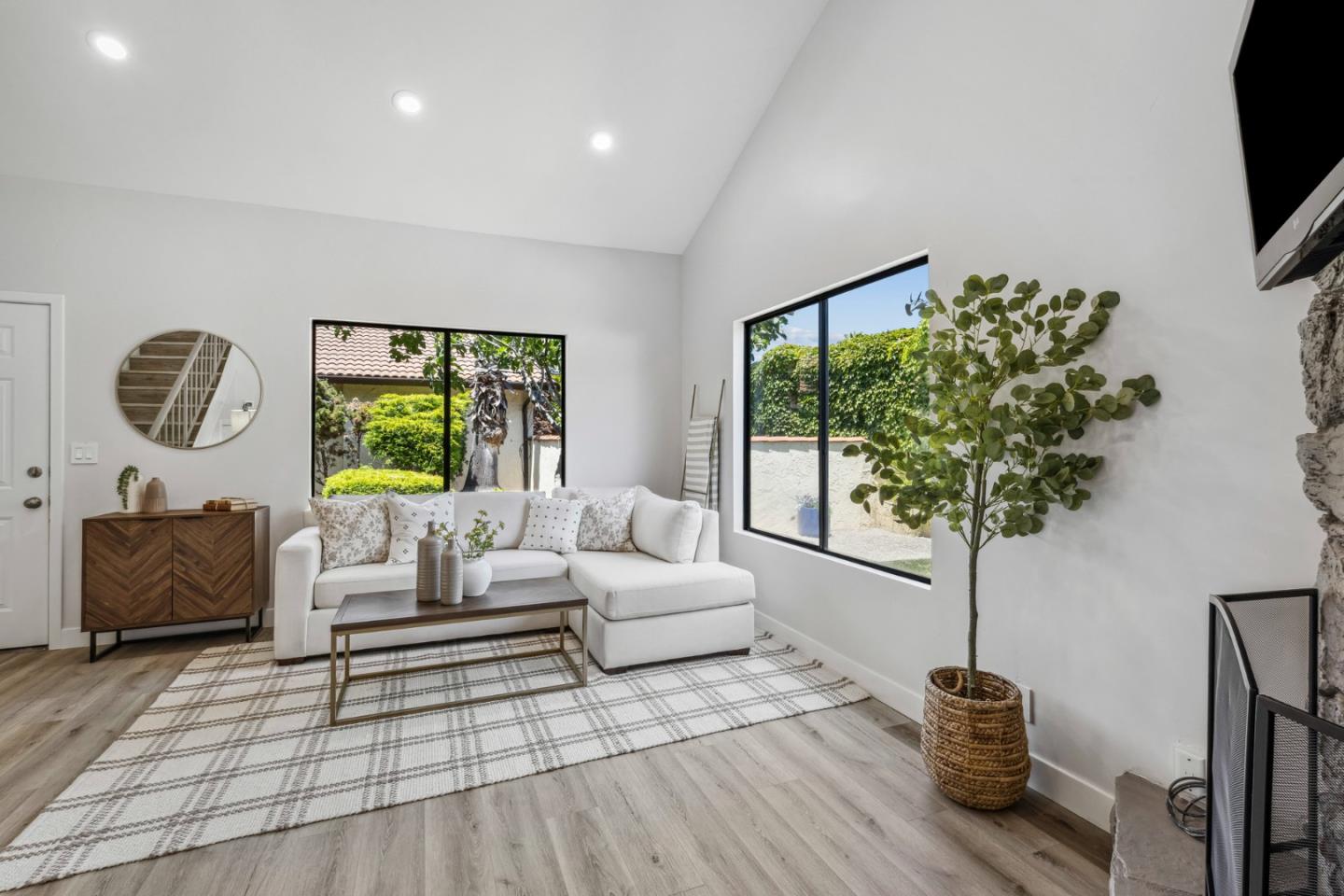 Detail Gallery Image 6 of 42 For 8448 Delta Dr, Gilroy,  CA 95020 - 2 Beds | 1/1 Baths
