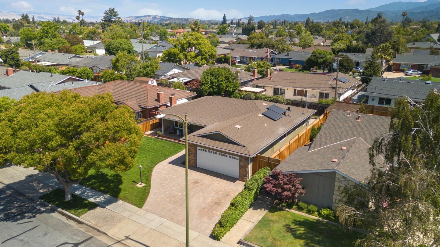 Detail Gallery Image 6 of 46 For 1682 Noreen Dr, San Jose,  CA 95124 - 3 Beds | 2 Baths