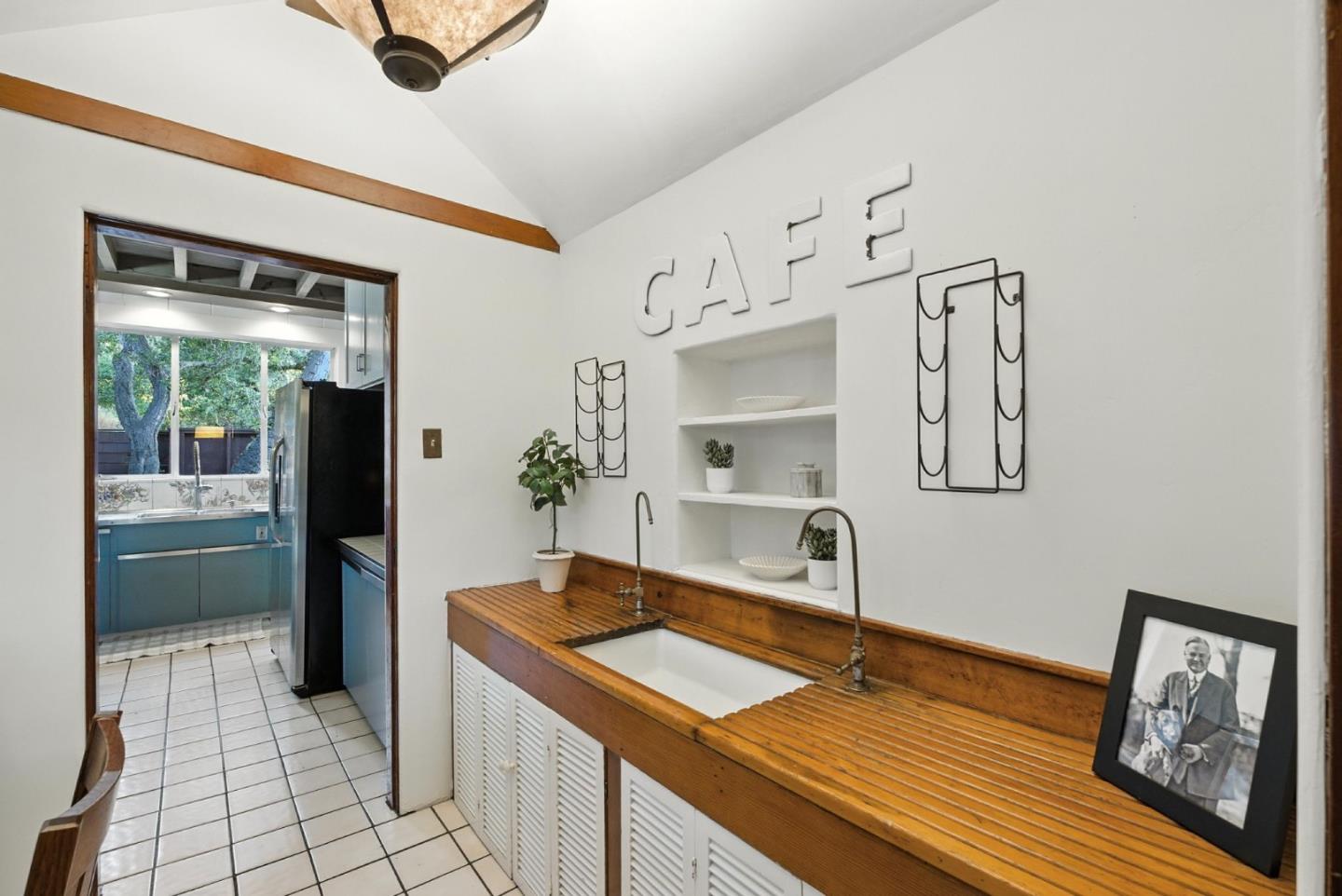 Detail Gallery Image 13 of 46 For 600 Martin St, Monterey,  CA 93940 - 6 Beds | 4/1 Baths