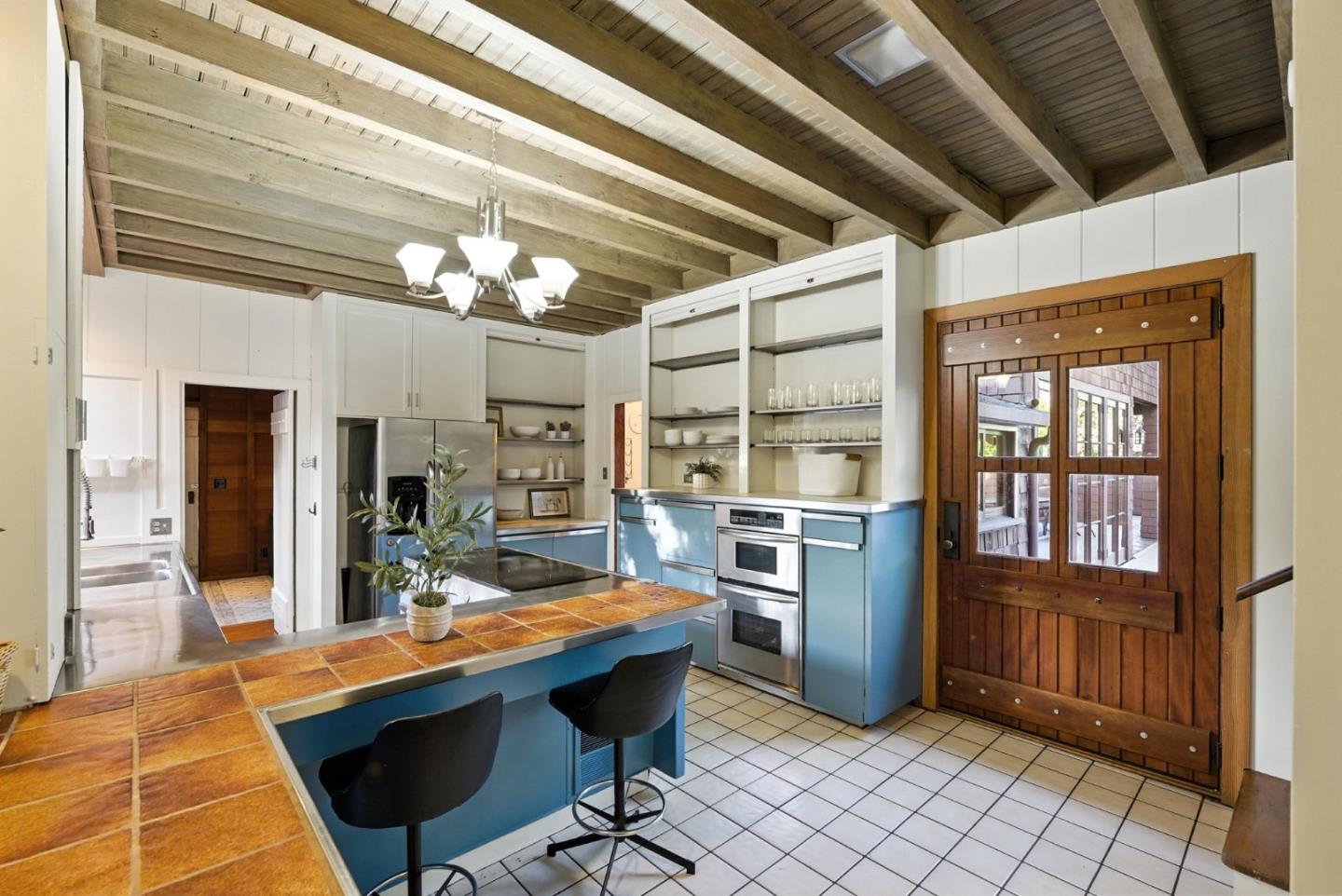 Detail Gallery Image 14 of 46 For 600 Martin St, Monterey,  CA 93940 - 6 Beds | 4/1 Baths
