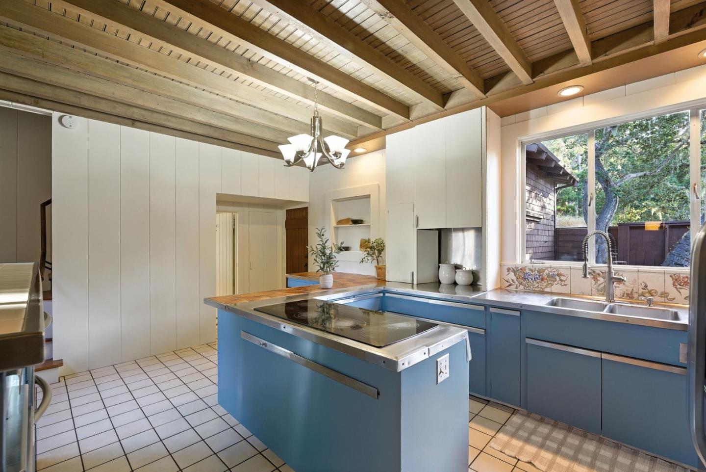 Detail Gallery Image 15 of 46 For 600 Martin St, Monterey,  CA 93940 - 6 Beds | 4/1 Baths