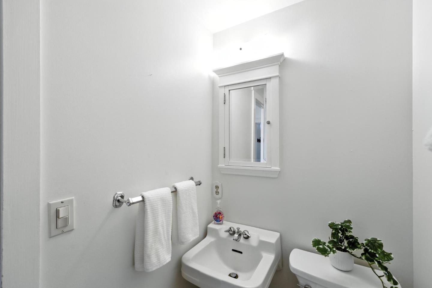 Detail Gallery Image 24 of 46 For 600 Martin St, Monterey,  CA 93940 - 6 Beds | 4/1 Baths