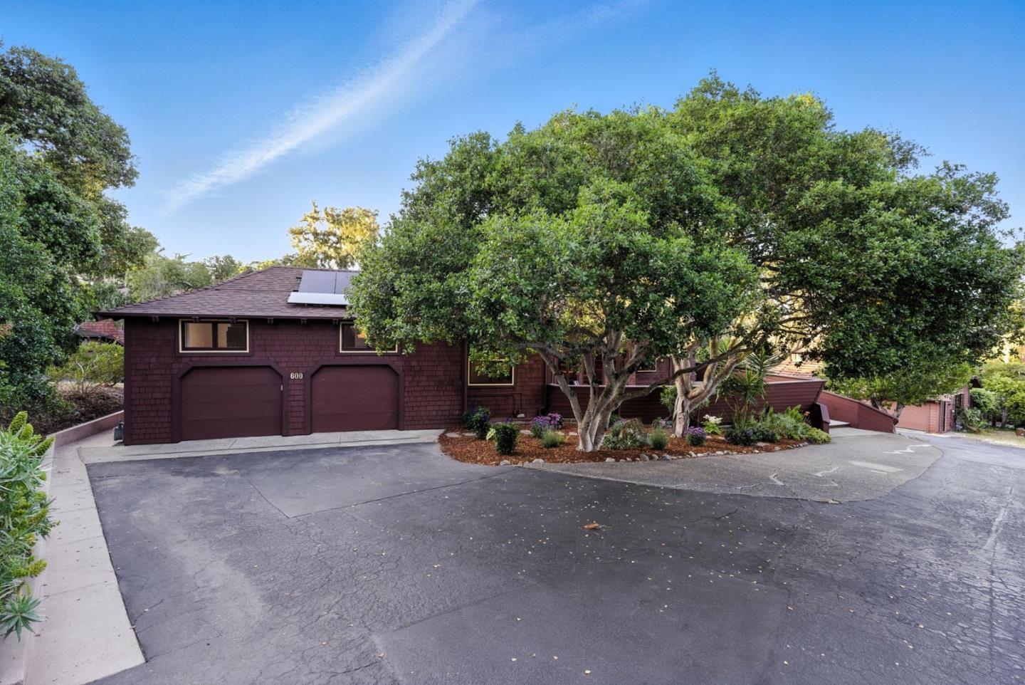 Detail Gallery Image 3 of 46 For 600 Martin St, Monterey,  CA 93940 - 6 Beds | 4/1 Baths