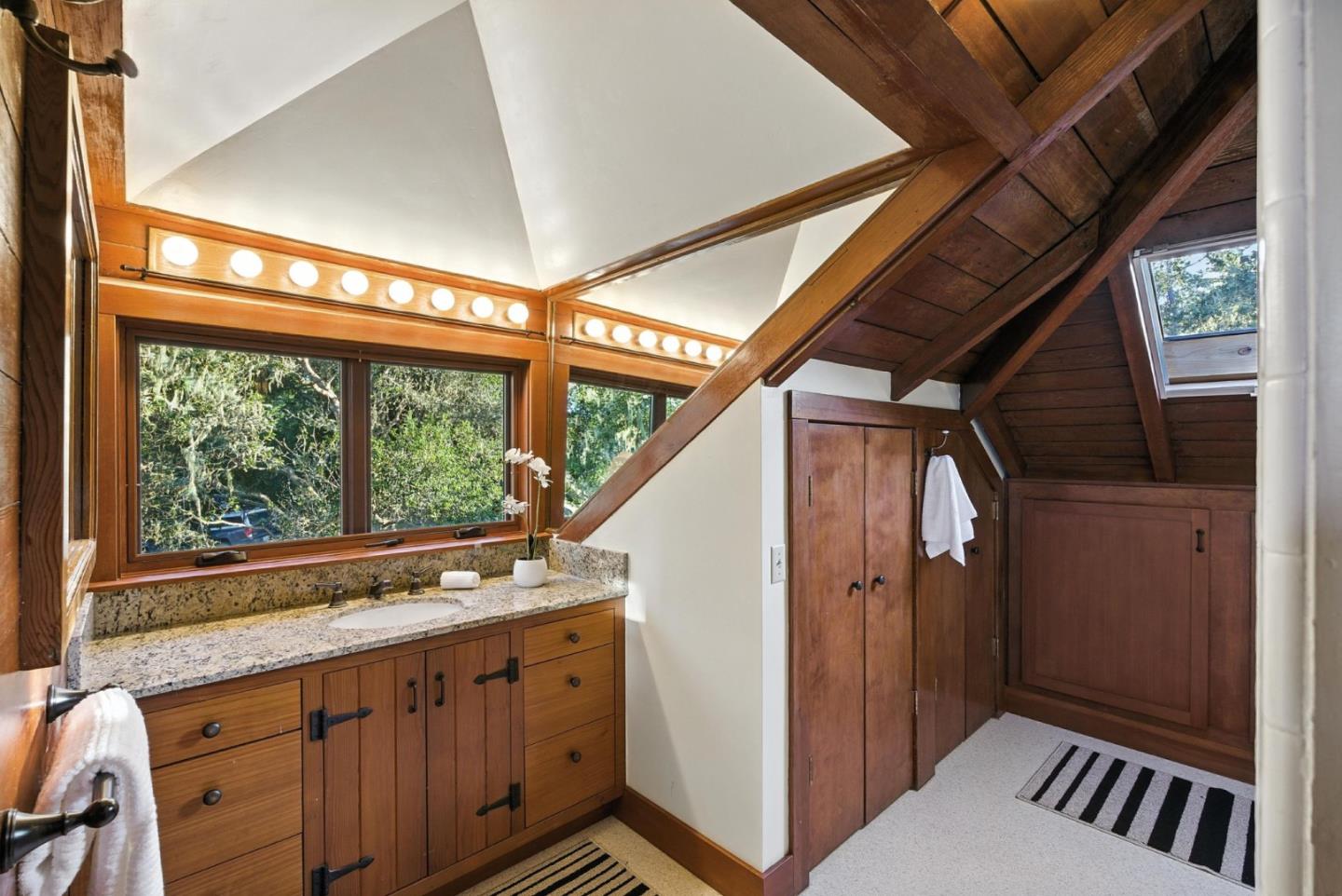 Detail Gallery Image 31 of 46 For 600 Martin St, Monterey,  CA 93940 - 6 Beds | 4/1 Baths