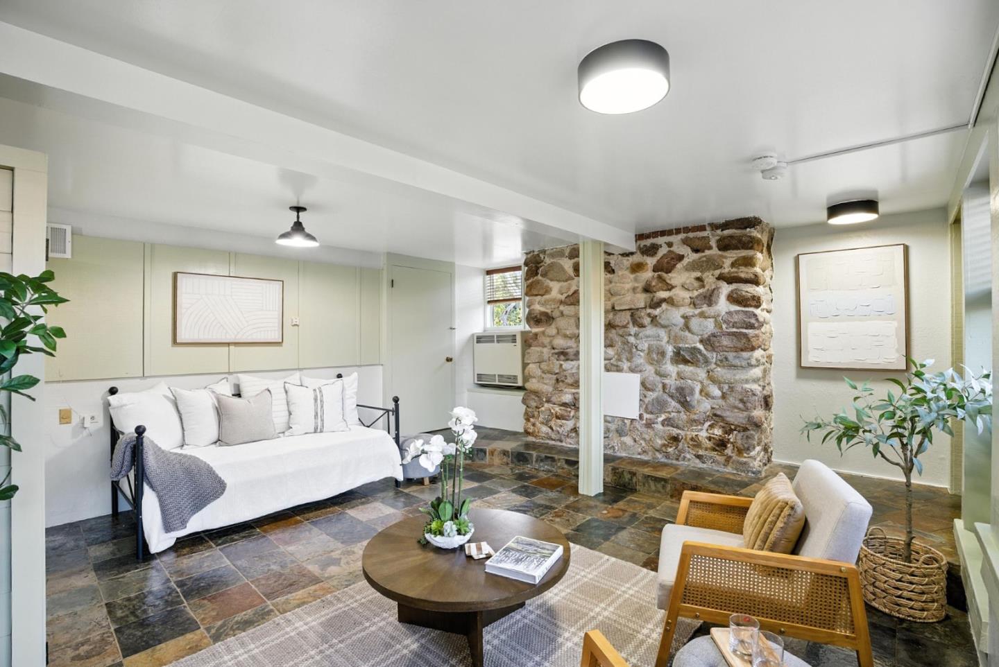 Detail Gallery Image 35 of 46 For 600 Martin St, Monterey,  CA 93940 - 6 Beds | 4/1 Baths