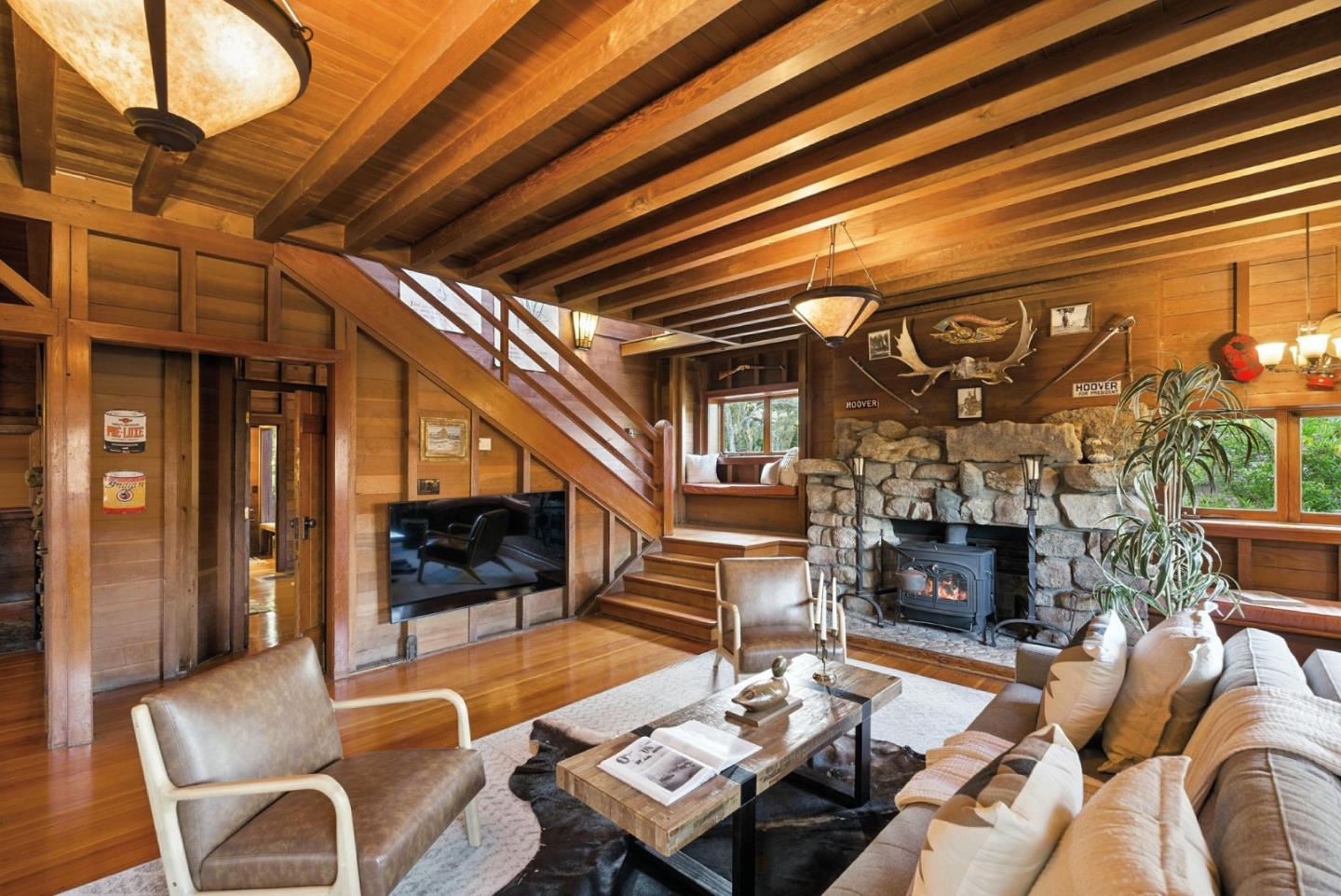 Detail Gallery Image 9 of 46 For 600 Martin St, Monterey,  CA 93940 - 6 Beds | 4/1 Baths