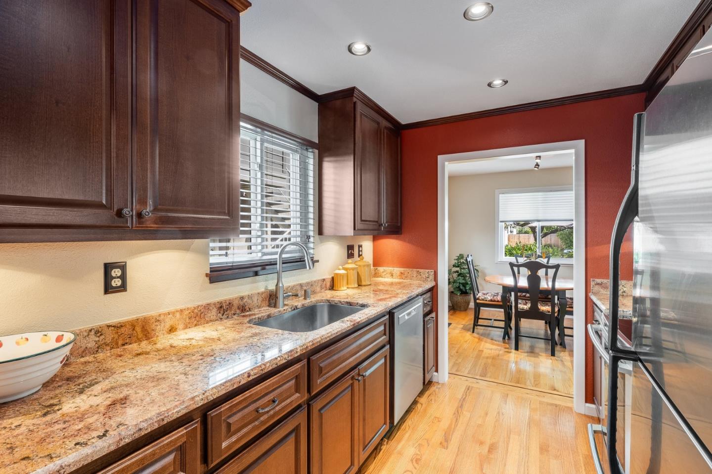 Detail Gallery Image 12 of 37 For 290 Bonita Ln, Foster City,  CA 94404 - 3 Beds | 2/1 Baths