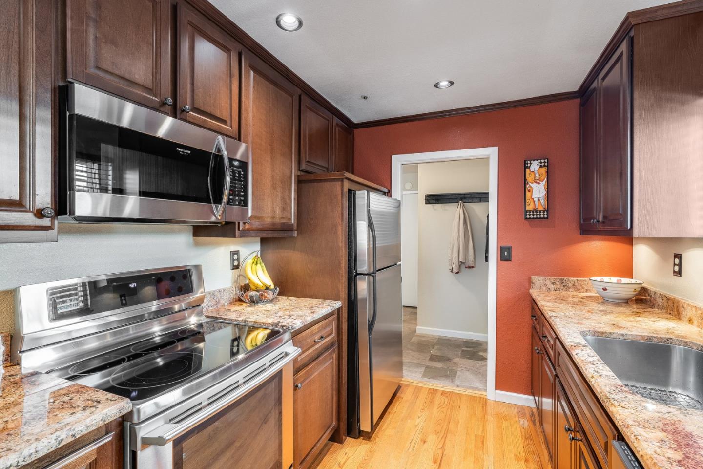 Detail Gallery Image 13 of 37 For 290 Bonita Ln, Foster City,  CA 94404 - 3 Beds | 2/1 Baths