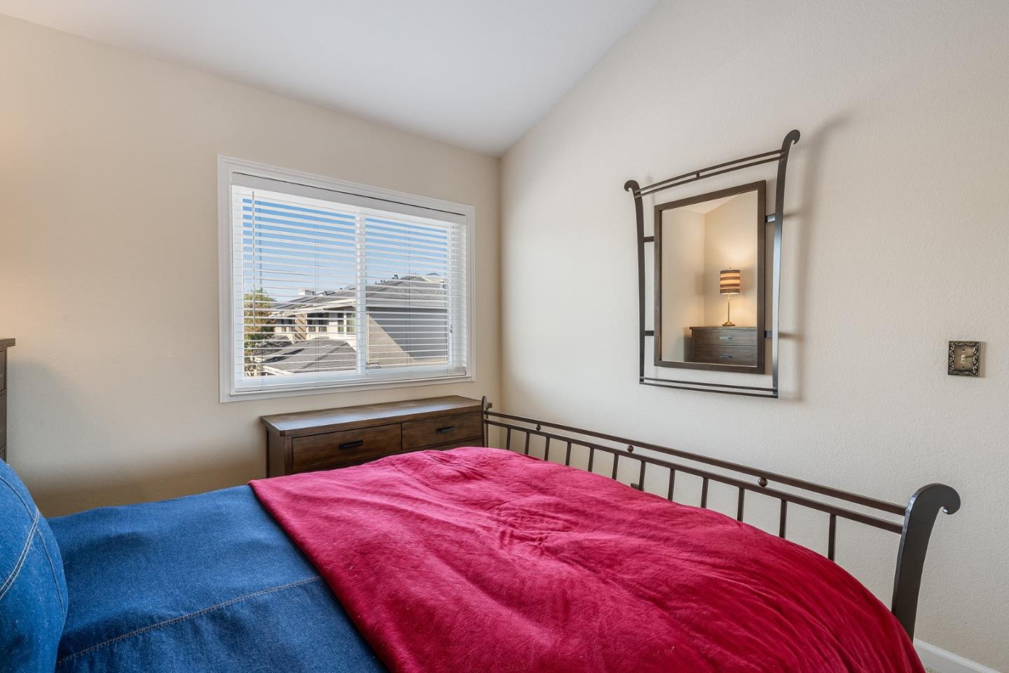 Detail Gallery Image 25 of 37 For 290 Bonita Ln, Foster City,  CA 94404 - 3 Beds | 2/1 Baths