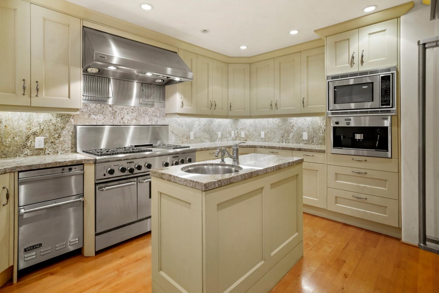Detail Gallery Image 10 of 27 For 1030 Vaquero Rd, Pebble Beach,  CA 93953 - 4 Beds | 2/1 Baths