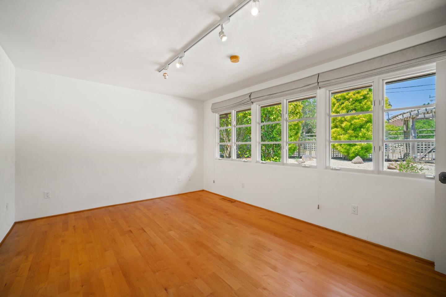 Detail Gallery Image 13 of 27 For 1030 Vaquero Rd, Pebble Beach,  CA 93953 - 4 Beds | 2/1 Baths