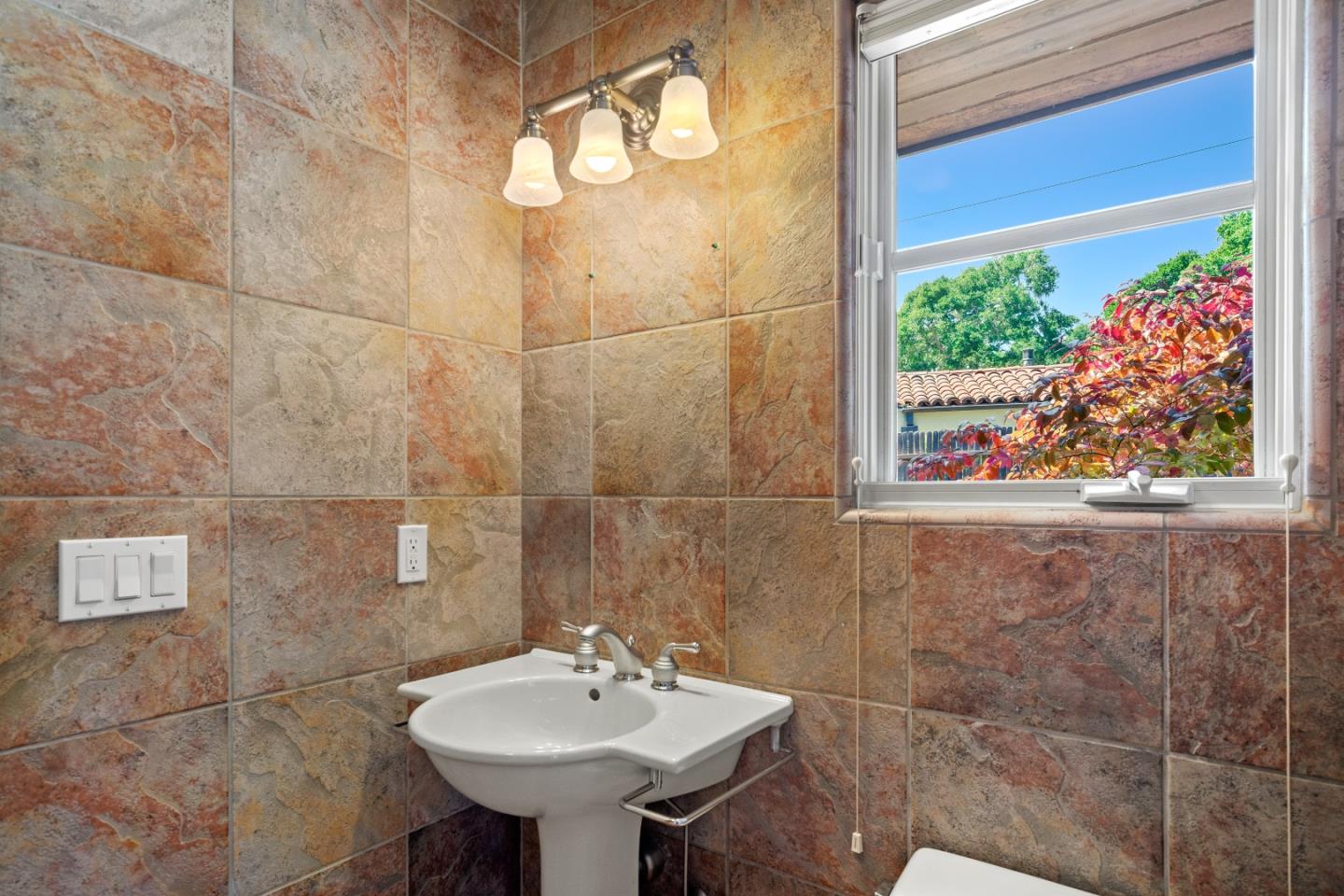 Detail Gallery Image 16 of 27 For 1030 Vaquero Rd, Pebble Beach,  CA 93953 - 4 Beds | 2/1 Baths
