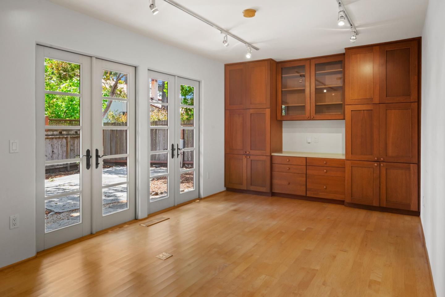 Detail Gallery Image 18 of 27 For 1030 Vaquero Rd, Pebble Beach,  CA 93953 - 4 Beds | 2/1 Baths