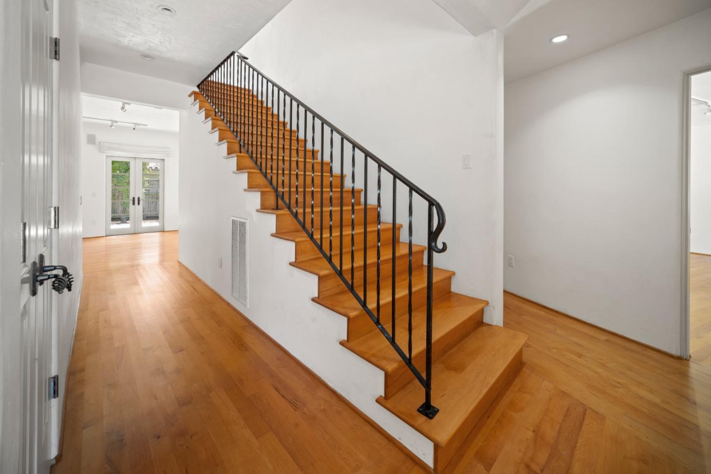 Detail Gallery Image 19 of 27 For 1030 Vaquero Rd, Pebble Beach,  CA 93953 - 4 Beds | 2/1 Baths