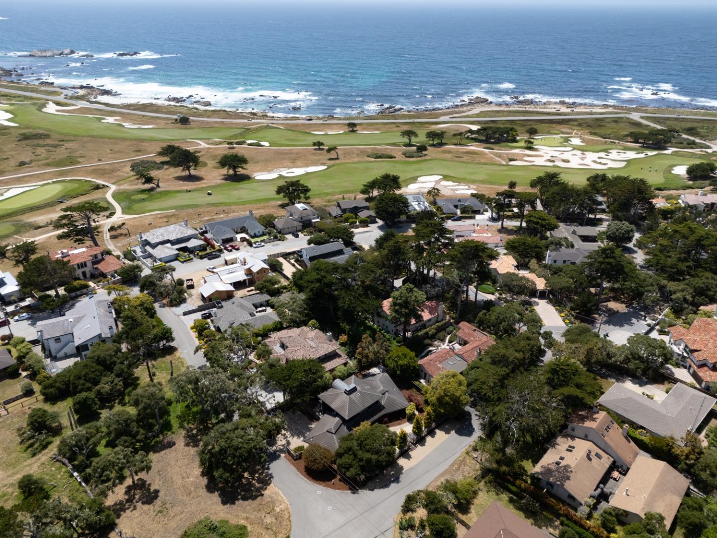 Detail Gallery Image 4 of 27 For 1030 Vaquero Rd, Pebble Beach,  CA 93953 - 4 Beds | 2/1 Baths