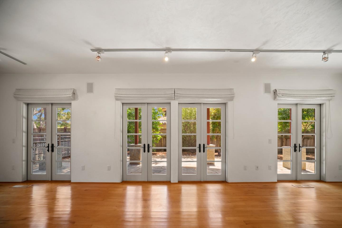 Detail Gallery Image 5 of 27 For 1030 Vaquero Rd, Pebble Beach,  CA 93953 - 4 Beds | 2/1 Baths