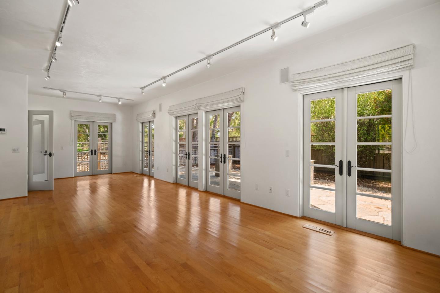 Detail Gallery Image 6 of 27 For 1030 Vaquero Rd, Pebble Beach,  CA 93953 - 4 Beds | 2/1 Baths