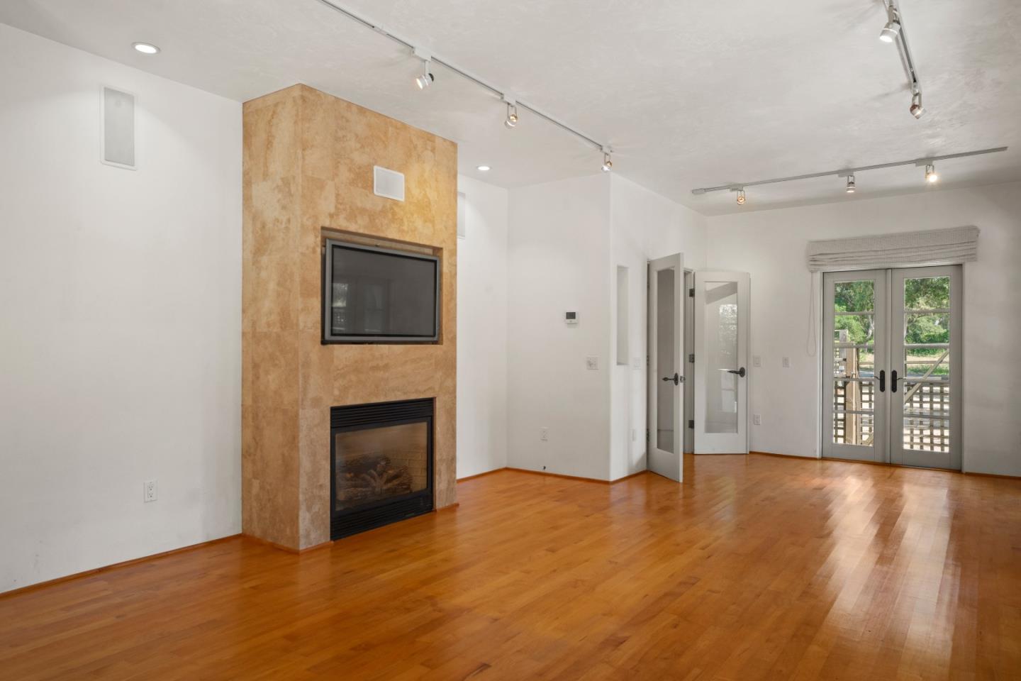 Detail Gallery Image 8 of 27 For 1030 Vaquero Rd, Pebble Beach,  CA 93953 - 4 Beds | 2/1 Baths