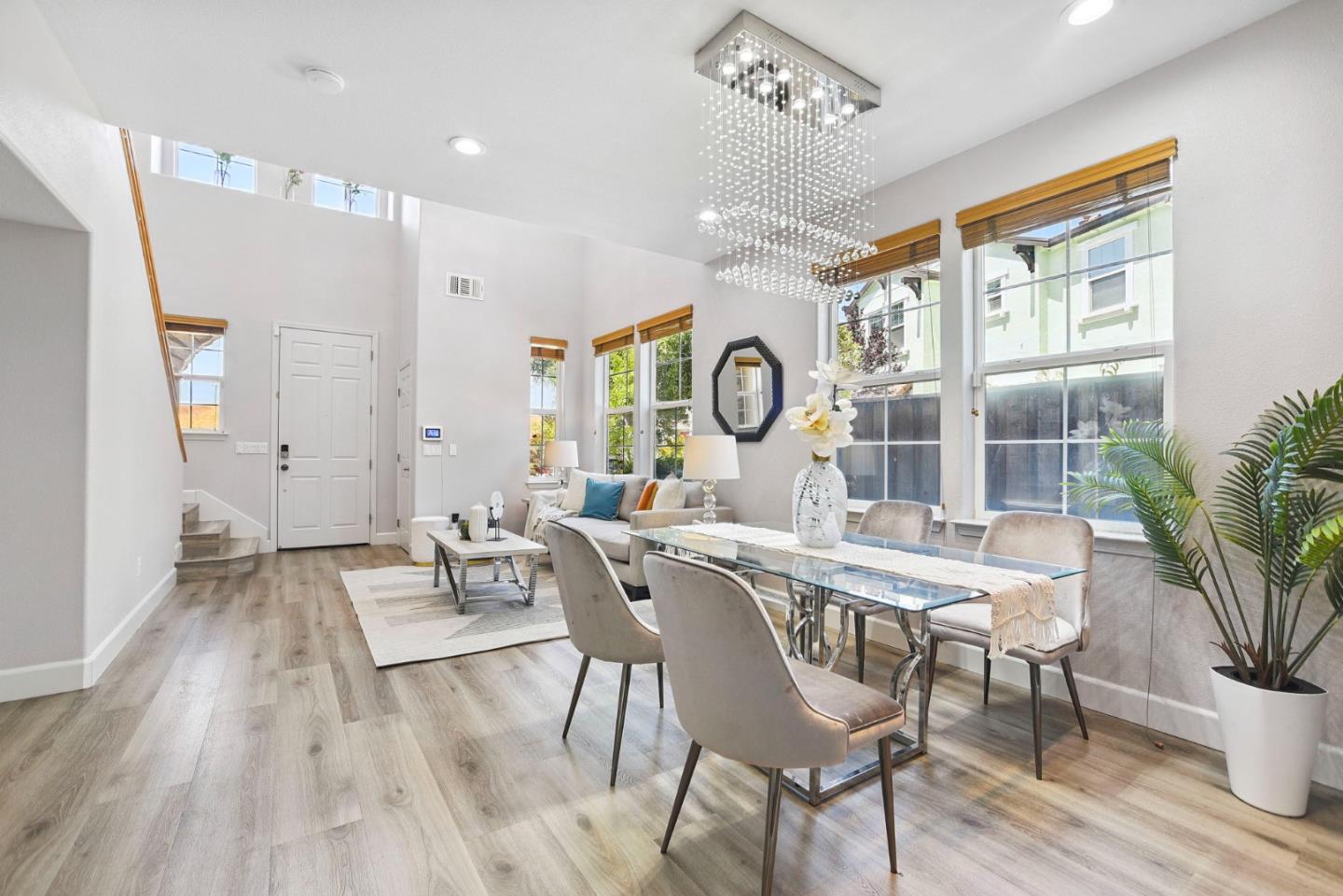 Detail Gallery Image 10 of 52 For 280 Wildhorse Ct, San Jose,  CA 95138 - 5 Beds | 3/1 Baths