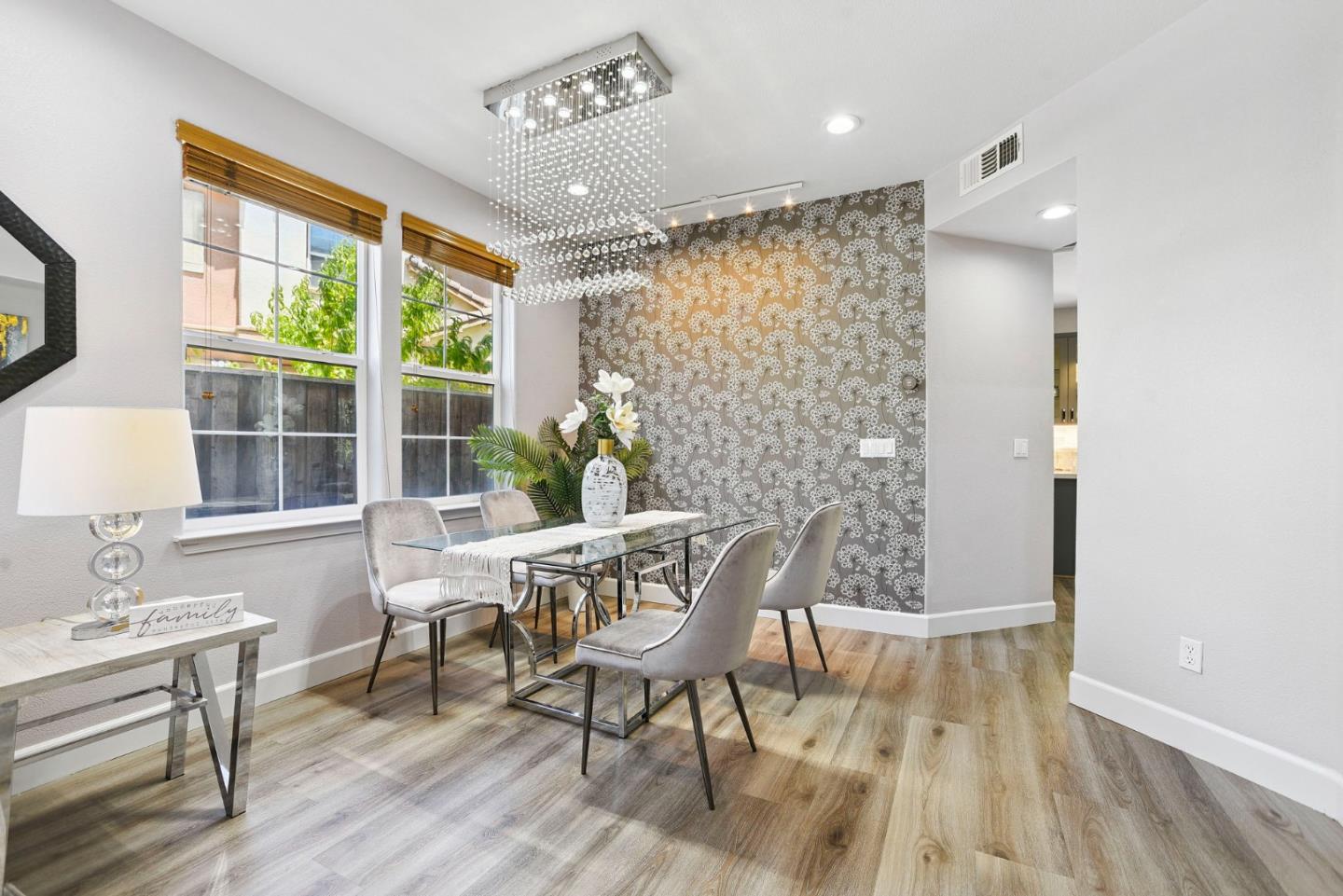 Detail Gallery Image 12 of 52 For 280 Wildhorse Ct, San Jose,  CA 95138 - 5 Beds | 3/1 Baths