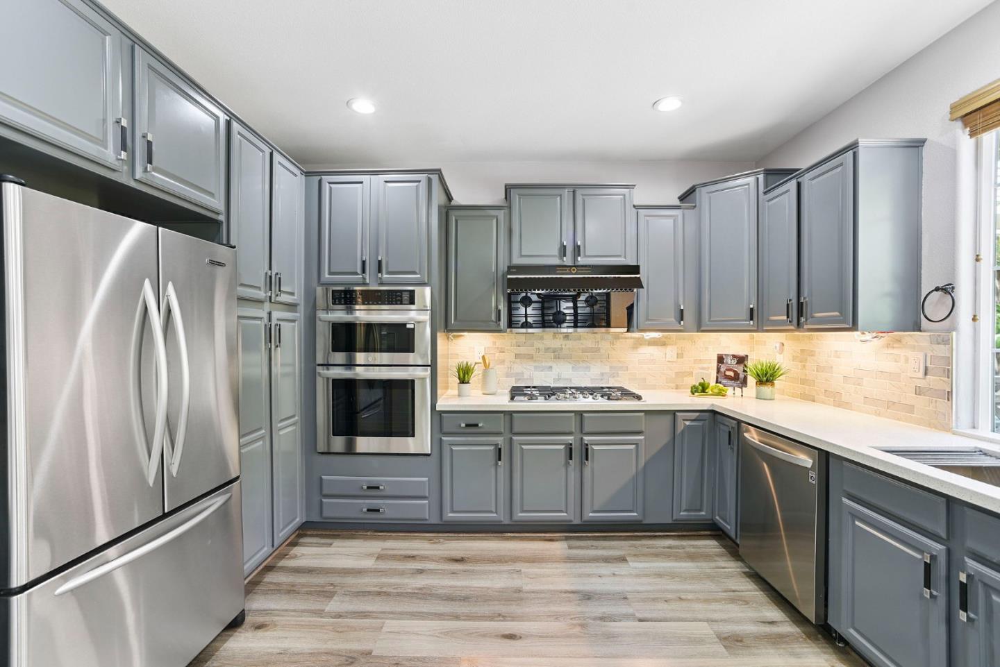 Detail Gallery Image 16 of 52 For 280 Wildhorse Ct, San Jose,  CA 95138 - 5 Beds | 3/1 Baths