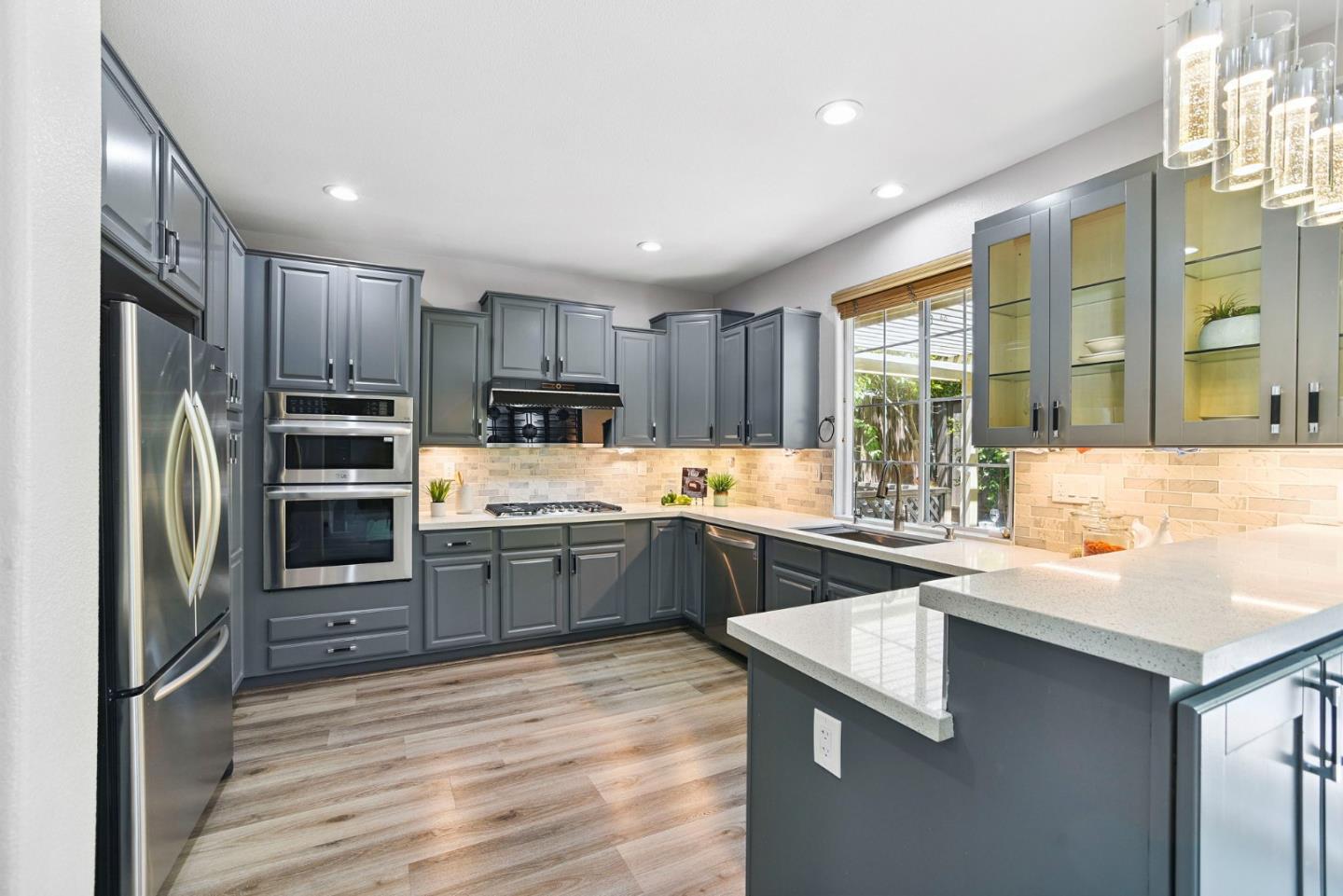 Detail Gallery Image 2 of 52 For 280 Wildhorse Ct, San Jose,  CA 95138 - 5 Beds | 3/1 Baths