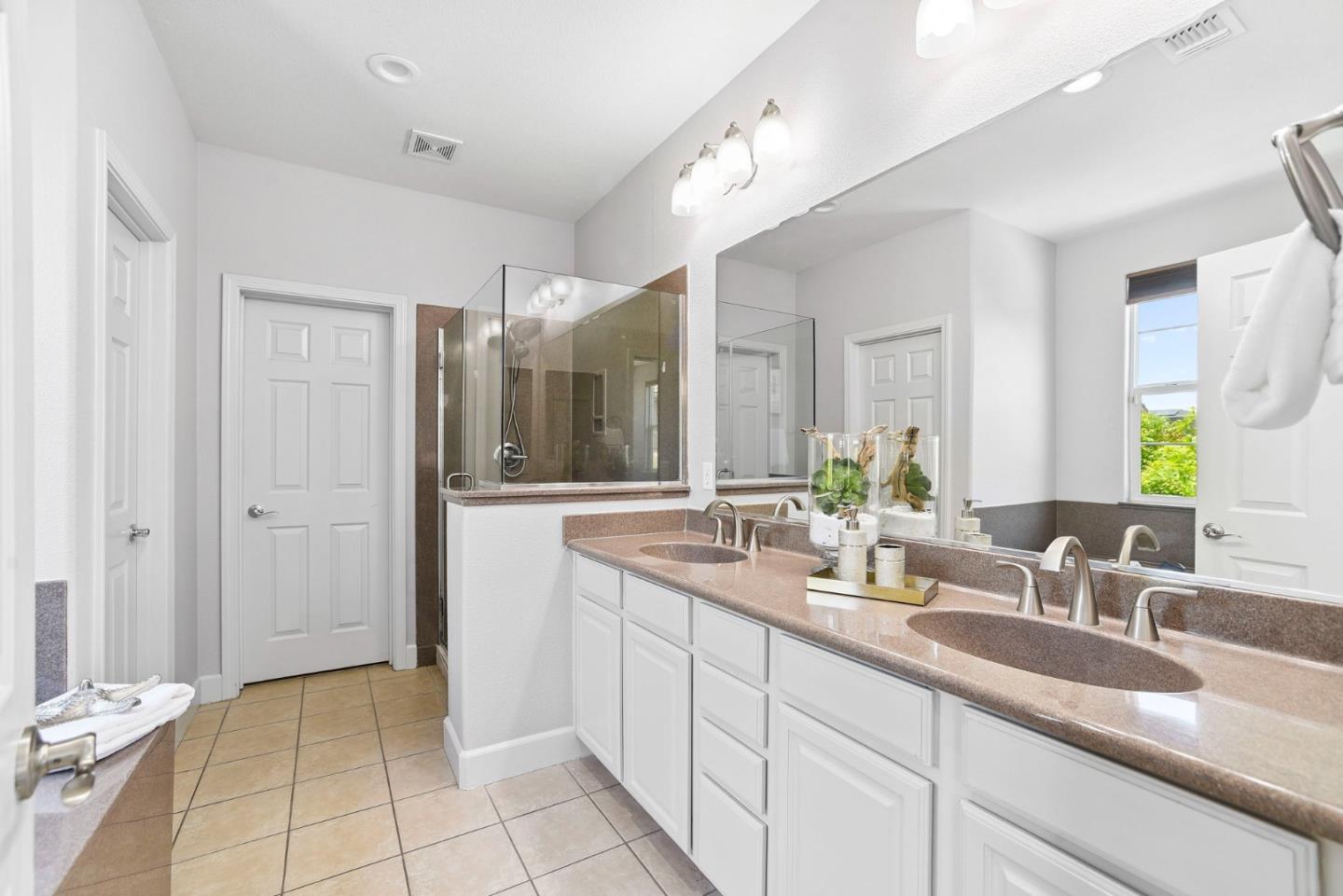 Detail Gallery Image 32 of 52 For 280 Wildhorse Ct, San Jose,  CA 95138 - 5 Beds | 3/1 Baths