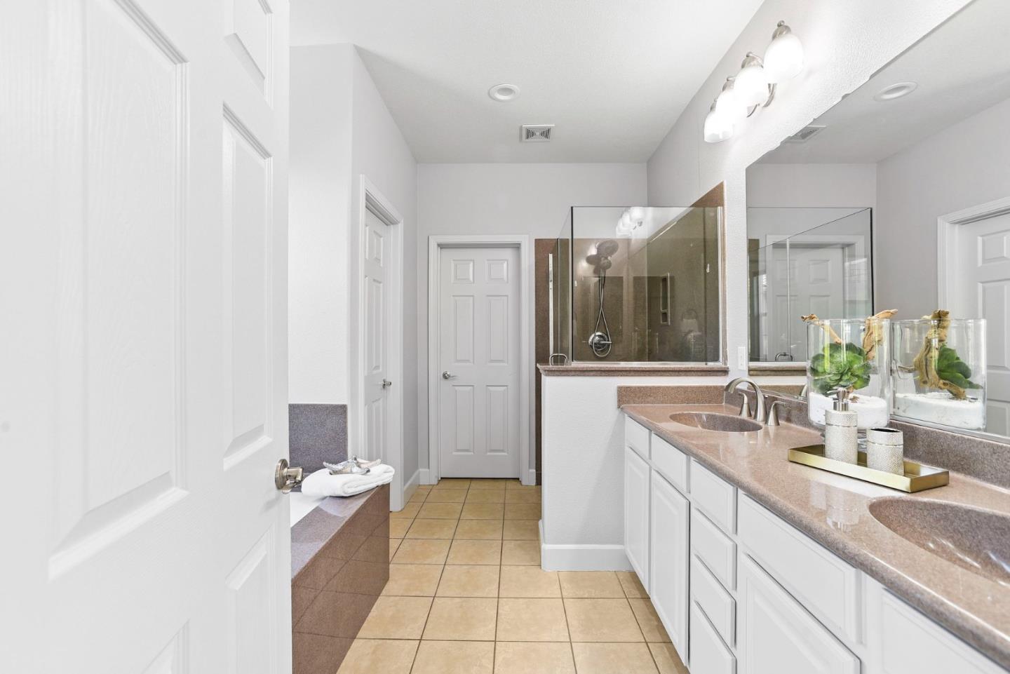 Detail Gallery Image 33 of 52 For 280 Wildhorse Ct, San Jose,  CA 95138 - 5 Beds | 3/1 Baths
