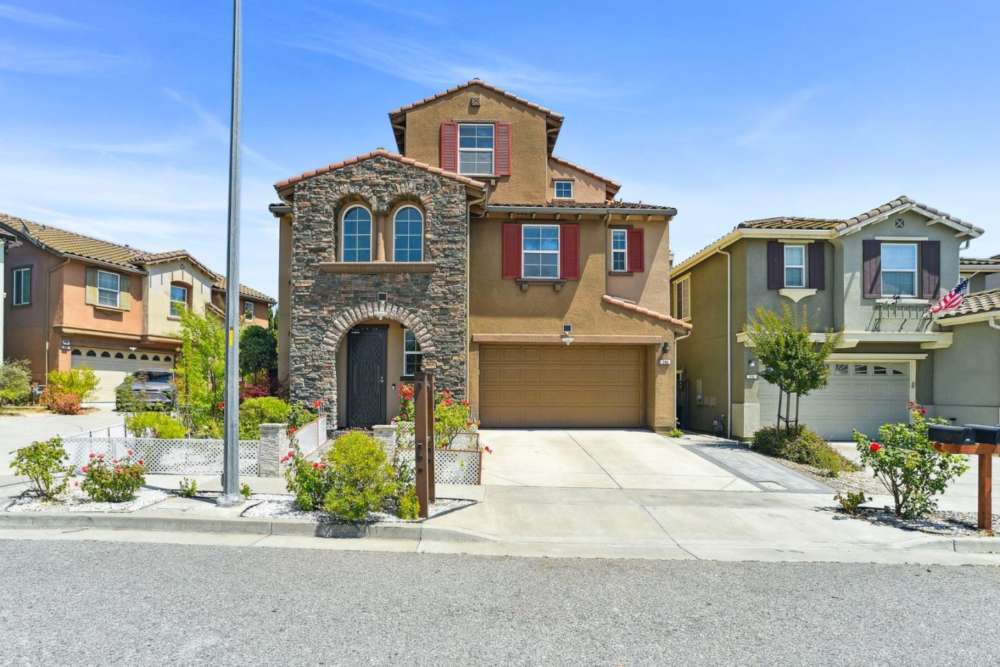 Detail Gallery Image 5 of 52 For 280 Wildhorse Ct, San Jose,  CA 95138 - 5 Beds | 3/1 Baths
