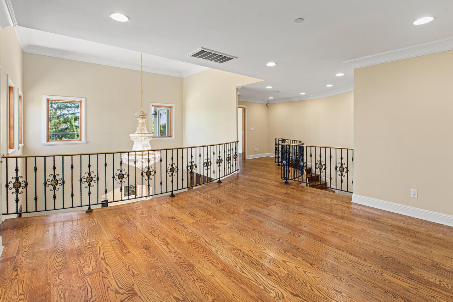 Detail Gallery Image 17 of 37 For 436 Summit Dr, Redwood City,  CA 94062 - 5 Beds | 6/1 Baths