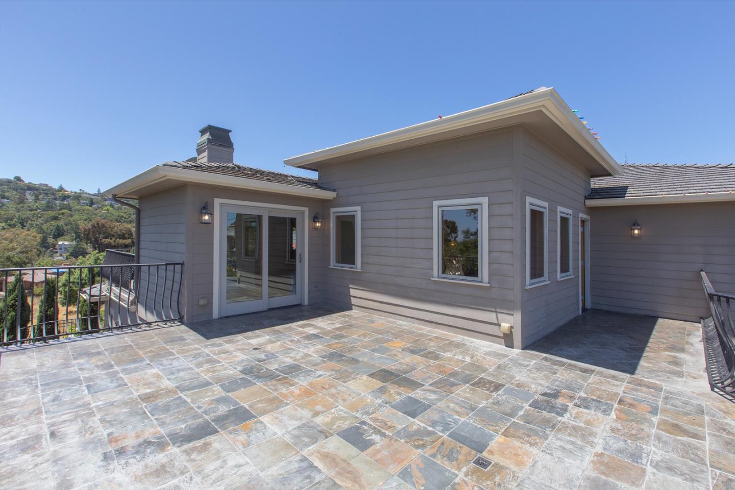 Detail Gallery Image 22 of 37 For 436 Summit Dr, Redwood City,  CA 94062 - 5 Beds | 6/1 Baths