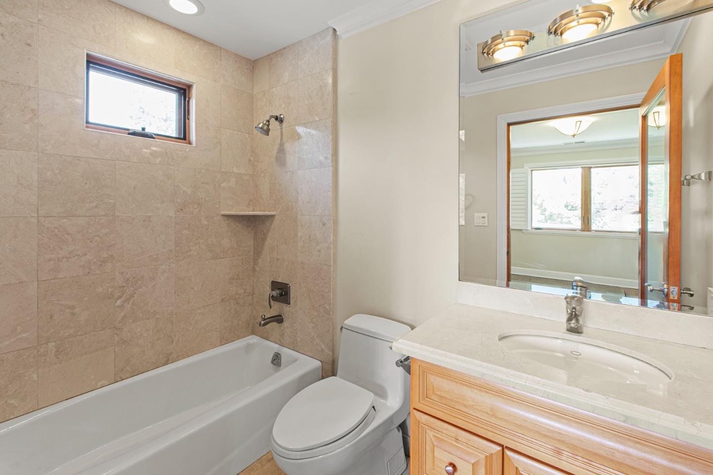 Detail Gallery Image 25 of 37 For 436 Summit Dr, Redwood City,  CA 94062 - 5 Beds | 6/1 Baths