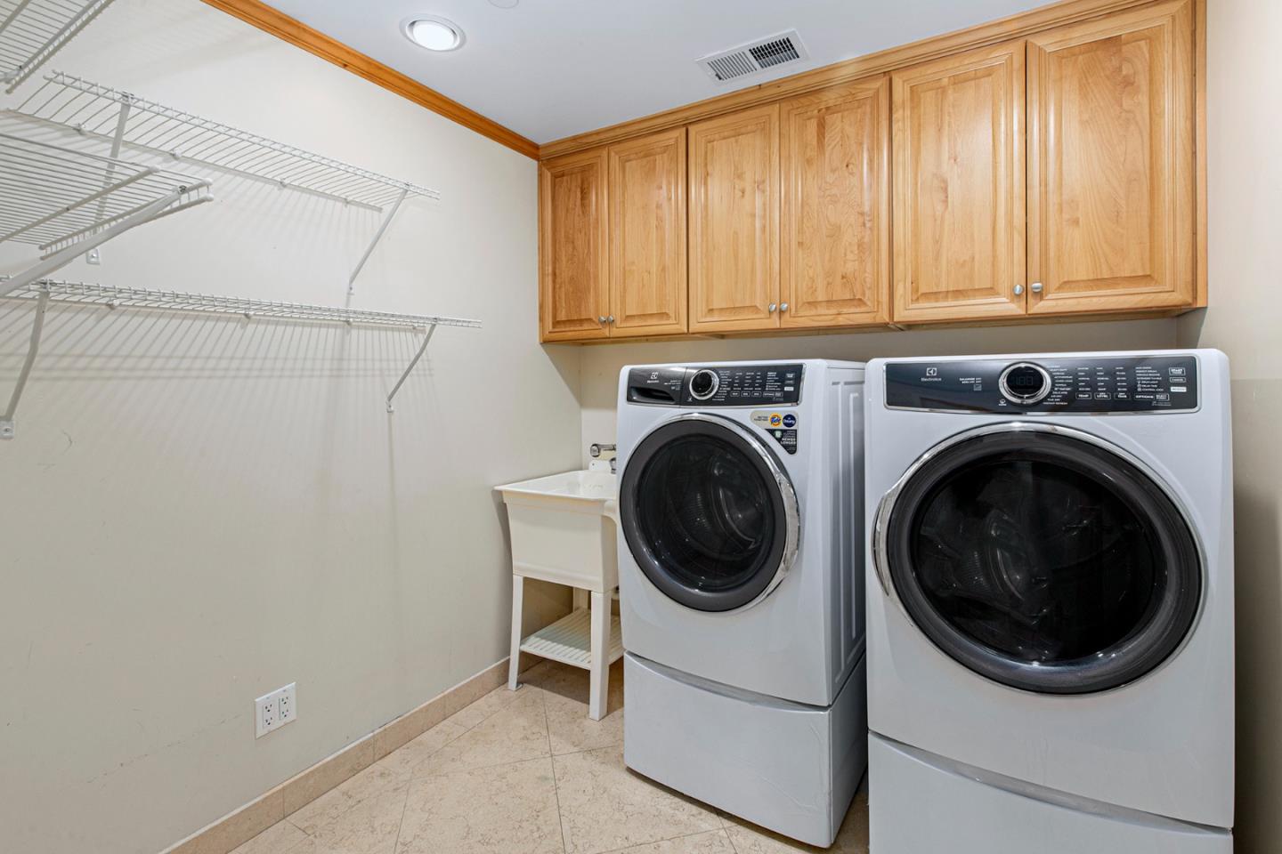 Detail Gallery Image 31 of 37 For 436 Summit Dr, Redwood City,  CA 94062 - 5 Beds | 6/1 Baths