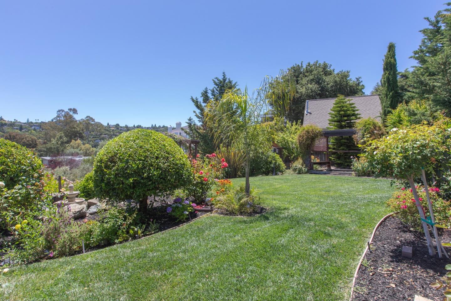 Detail Gallery Image 34 of 37 For 436 Summit Dr, Redwood City,  CA 94062 - 5 Beds | 6/1 Baths