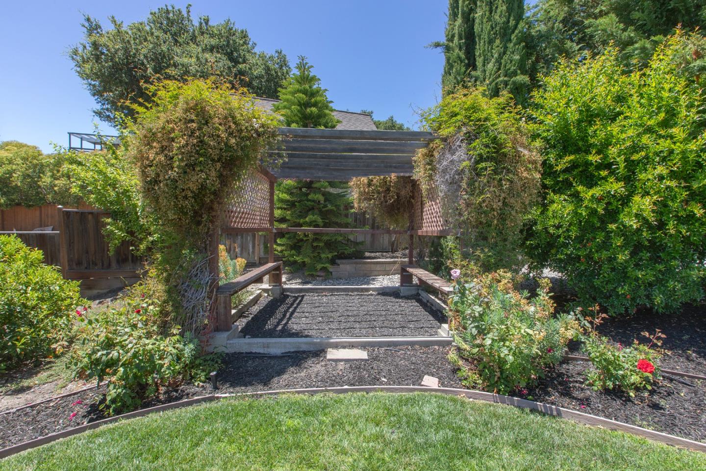 Detail Gallery Image 35 of 37 For 436 Summit Dr, Redwood City,  CA 94062 - 5 Beds | 6/1 Baths