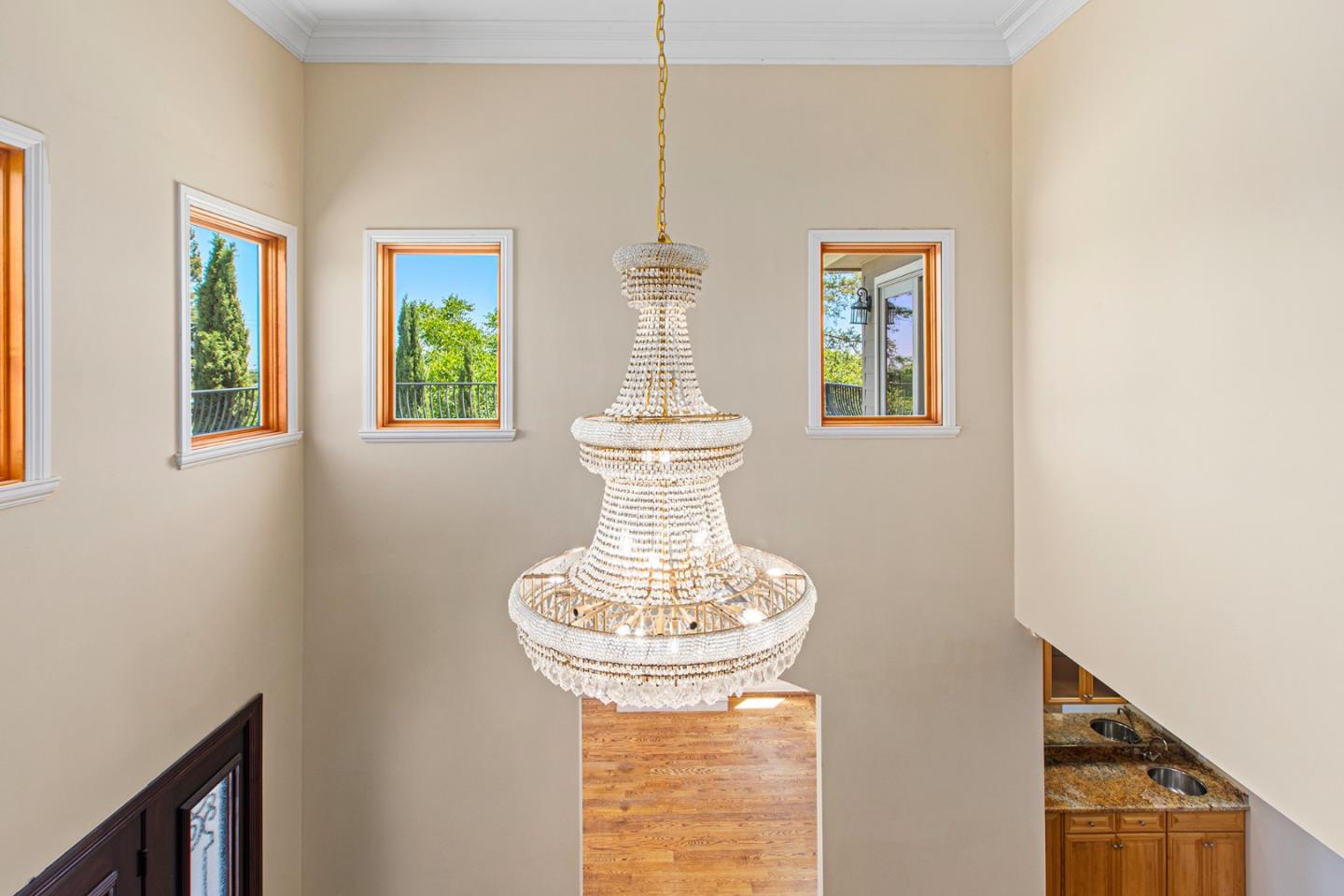 Detail Gallery Image 4 of 37 For 436 Summit Dr, Redwood City,  CA 94062 - 5 Beds | 6/1 Baths