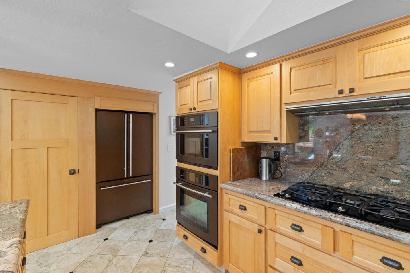 Detail Gallery Image 14 of 38 For 18051 Idylwild Rd, Los Gatos,  CA 95033 - 3 Beds | 2 Baths