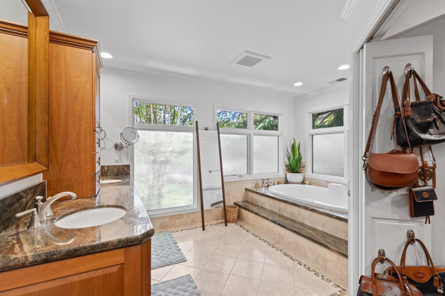 Detail Gallery Image 20 of 38 For 18051 Idylwild Rd, Los Gatos,  CA 95033 - 3 Beds | 2 Baths